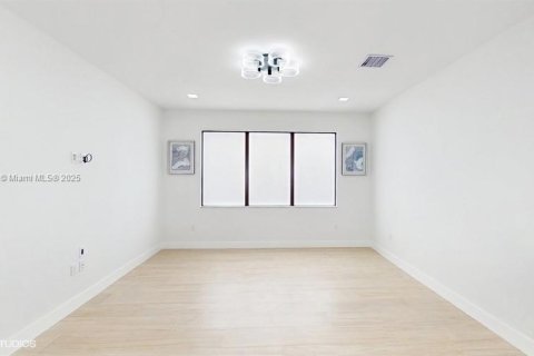House in Boca Raton, Florida 5 bedrooms, 427.81 sq.m. № 1728154 - photo 18