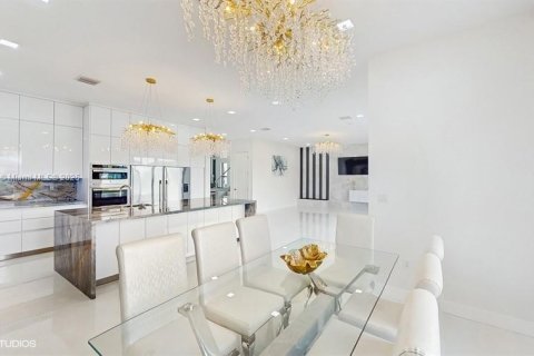House in Boca Raton, Florida 5 bedrooms, 427.81 sq.m. № 1728154 - photo 6
