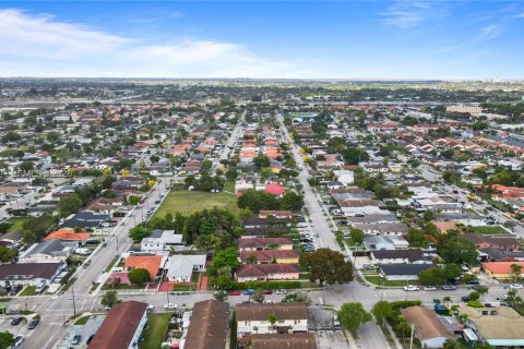Immobilier commercial à vendre à Sweetwater, Floride: 208.66 m2 № 2170592 - photo 9