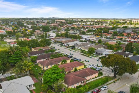 Immobilier commercial à vendre à Sweetwater, Floride: 208.66 m2 № 2170592 - photo 2