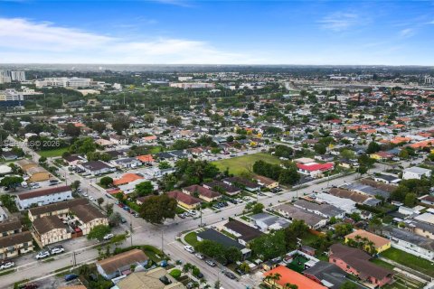 Immobilier commercial à vendre à Sweetwater, Floride: 208.66 m2 № 2170592 - photo 16