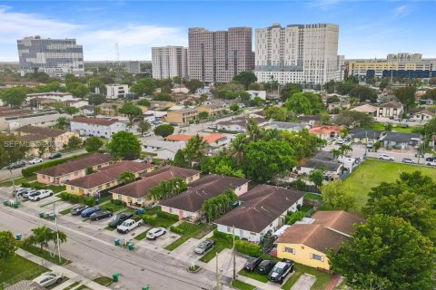 Immobilier commercial à vendre à Sweetwater, Floride: 208.66 m2 № 2170592 - photo 10