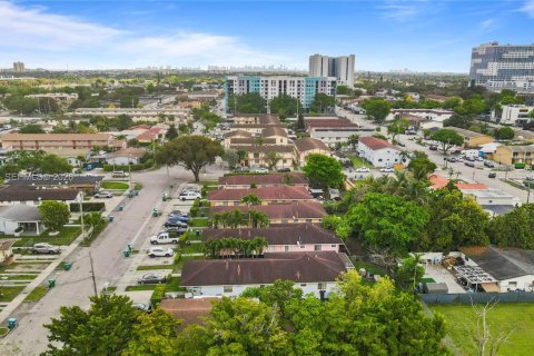 Immobilier commercial à vendre à Sweetwater, Floride: 208.66 m2 № 2170592 - photo 7
