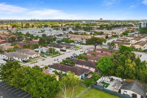 Immobilier commercial à Sweetwater, Floride 208.66 m2 № 2170592