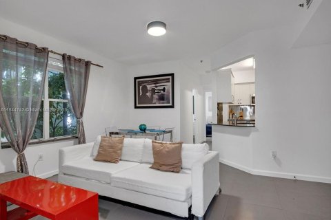 Снять в аренду кондоминиум в Майами-Бич, Флорида 2 спальни, 84.08м2, № 1940361 - фото 2