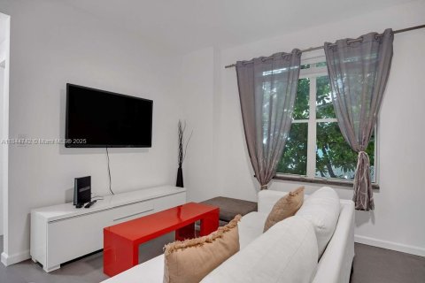 Снять в аренду кондоминиум в Майами-Бич, Флорида 2 спальни, 84.08м2, № 1940361 - фото 15