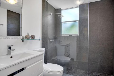 Снять в аренду кондоминиум в Майами-Бич, Флорида 2 спальни, 84.08м2, № 1940361 - фото 17