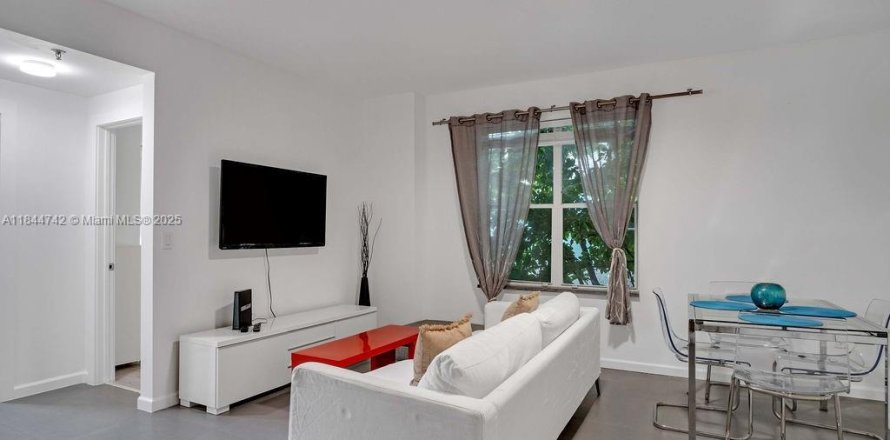 Кондоминиум с 2 спальнями в Майами-Бич, Флорида № 1940361