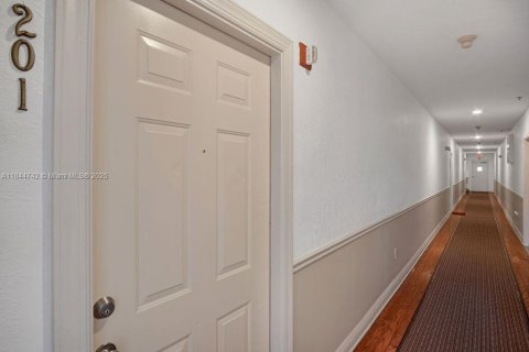 Снять в аренду кондоминиум в Майами-Бич, Флорида 2 спальни, 84.08м2, № 1940361 - фото 21