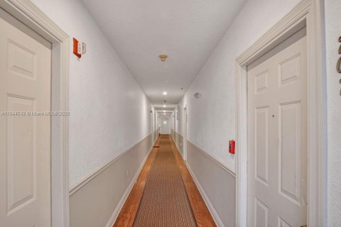 Снять в аренду кондоминиум в Майами-Бич, Флорида 2 спальни, 84.08м2, № 1940361 - фото 22