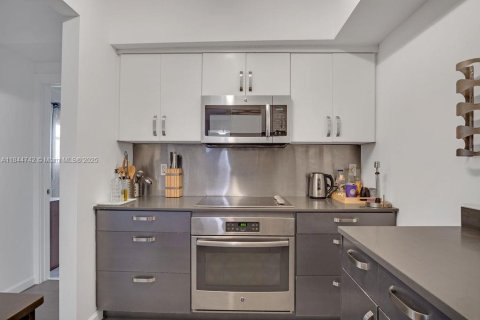 Снять в аренду кондоминиум в Майами-Бич, Флорида 2 спальни, 84.08м2, № 1940361 - фото 7