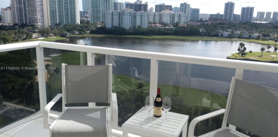 Condominio en Aventura, Florida, 2 dormitorios № 1729499