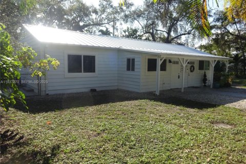 Снять в аренду виллу или дом в Норт-Майами, Флорида 2 спальни, 97.55м2, № 1989335 - фото 1