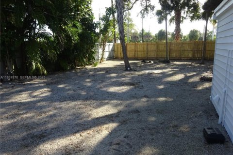 Снять в аренду виллу или дом в Норт-Майами, Флорида 2 спальни, 97.55м2, № 1989335 - фото 14