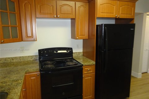 Снять в аренду виллу или дом в Норт-Майами, Флорида 2 спальни, 97.55м2, № 1989335 - фото 5