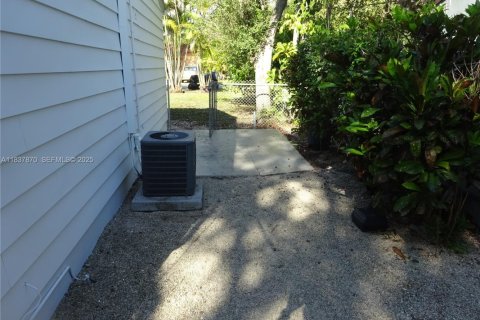 Снять в аренду виллу или дом в Норт-Майами, Флорида 2 спальни, 97.55м2, № 1989335 - фото 17