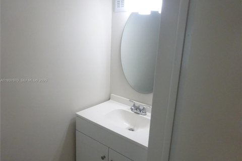 Снять в аренду виллу или дом в Норт-Майами, Флорида 2 спальни, 97.55м2, № 1989335 - фото 7