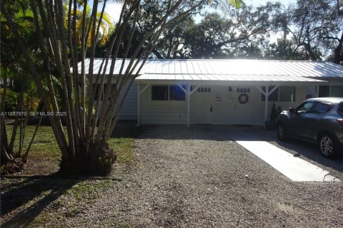 Снять в аренду виллу или дом в Норт-Майами, Флорида 2 спальни, 97.55м2, № 1989335 - фото 2