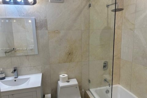 Купить таунхаус в Майами, Флорида 3 спальни, 219.99м2, № 1967171 - фото 9