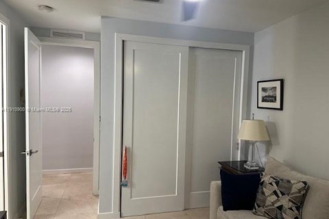 Купить таунхаус в Майами, Флорида 3 спальни, 219.99м2, № 1967171 - фото 8