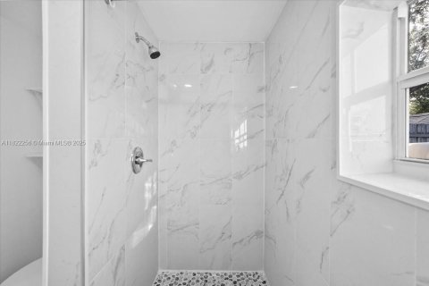House in Hollywood, Florida 3 bedrooms, 85.47 sq.m. № 1783885 - photo 15