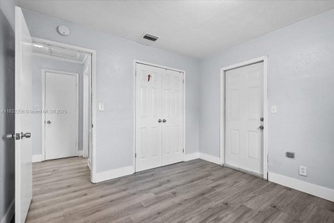 House in Hollywood, Florida 3 bedrooms, 85.47 sq.m. № 1783885 - photo 23