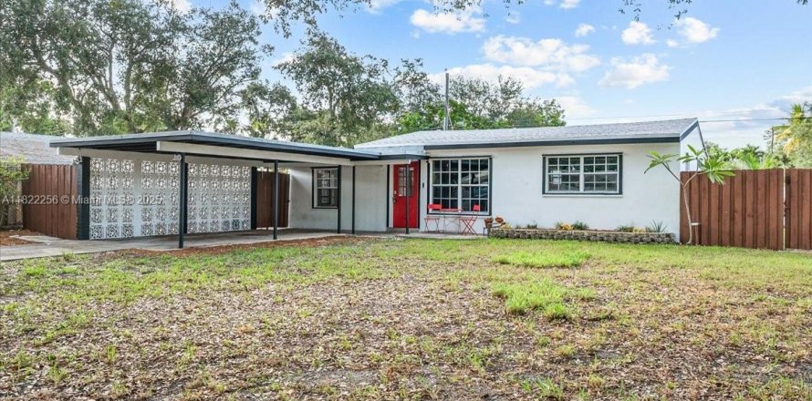 House in Hollywood, Florida 3 bedrooms, 85.47 sq.m. № 1783885