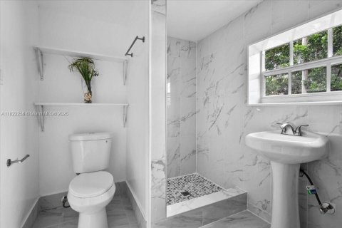House in Hollywood, Florida 3 bedrooms, 85.47 sq.m. № 1783885 - photo 13