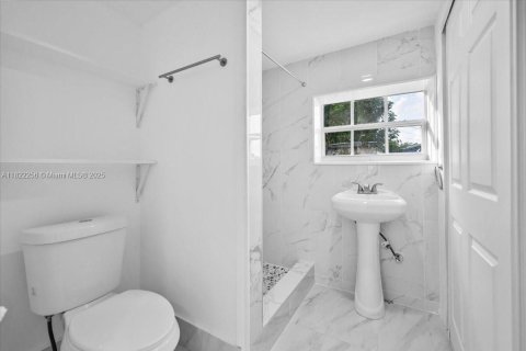 House in Hollywood, Florida 3 bedrooms, 85.47 sq.m. № 1783885 - photo 14
