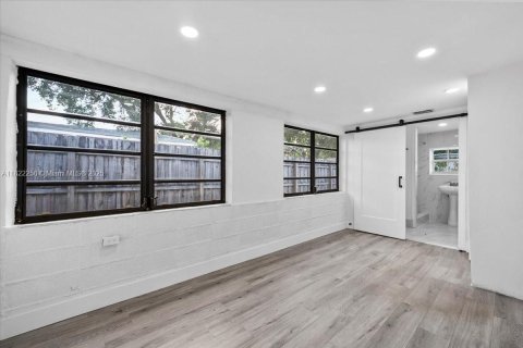 House in Hollywood, Florida 3 bedrooms, 85.47 sq.m. № 1783885 - photo 10