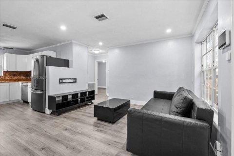 House in Hollywood, Florida 3 bedrooms, 85.47 sq.m. № 1783885 - photo 7