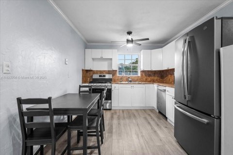 House in Hollywood, Florida 3 bedrooms, 85.47 sq.m. № 1783885 - photo 4