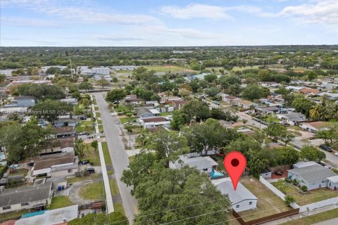 House in Hollywood, Florida 3 bedrooms, 85.47 sq.m. № 1783885 - photo 30