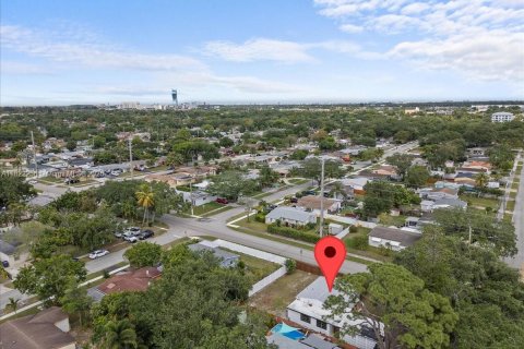 House in Hollywood, Florida 3 bedrooms, 85.47 sq.m. № 1783885 - photo 28