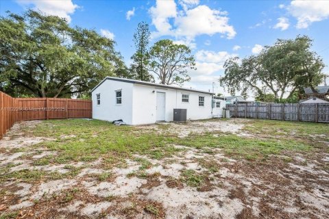 House in Hollywood, Florida 3 bedrooms, 85.47 sq.m. № 1783885 - photo 26
