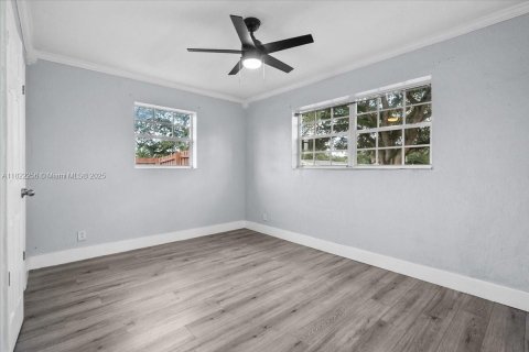House in Hollywood, Florida 3 bedrooms, 85.47 sq.m. № 1783885 - photo 17