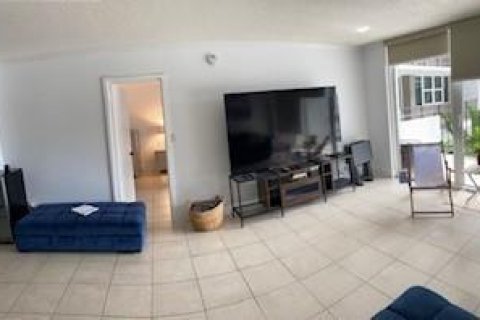 Copropriété à louer à Hallandale Beach, Floride: 1 chambre, 83.24 m2 № 2387262 - photo 12