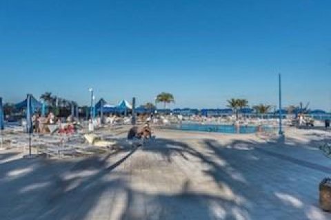 Copropriété à louer à Hallandale Beach, Floride: 1 chambre, 83.24 m2 № 2387262 - photo 4