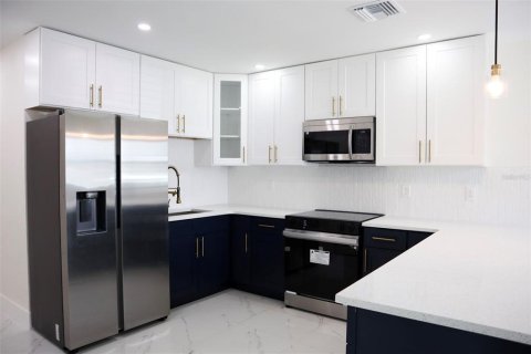 Casa en venta en Tampa, Florida, 4 dormitorios, 110.55 m2 № 1812694 - foto 5