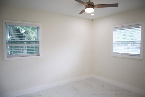 Casa en venta en Tampa, Florida, 4 dormitorios, 110.55 m2 № 1812694 - foto 12