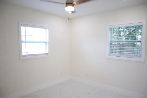 Casa en venta en Tampa, Florida, 4 dormitorios, 110.55 m2 № 1812694 - foto 10