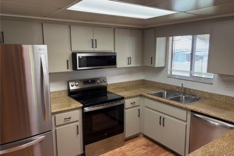 House in Bradenton, Florida 3 bedrooms, 110.37 sq.m. № 2272956 - photo 6