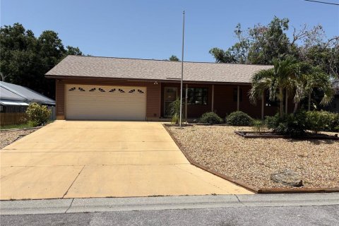 House in Bradenton, Florida 3 bedrooms, 110.37 sq.m. № 2272956
