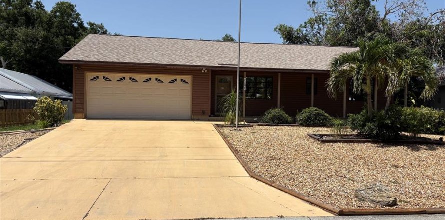 House in Bradenton, Florida 3 bedrooms, 110.37 sq.m. № 2272956