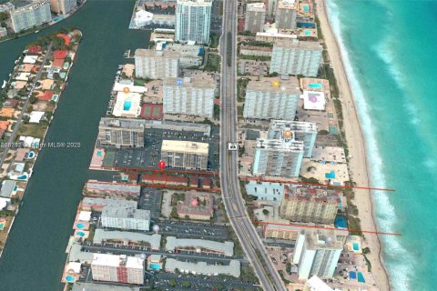 Townhouse in Hallandale Beach, Florida 3 bedrooms, 149.94 sq.m. № 1994938 - photo 17