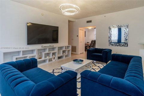 Townhouse in Hallandale Beach, Florida 3 bedrooms, 149.94 sq.m. № 1994938 - photo 3