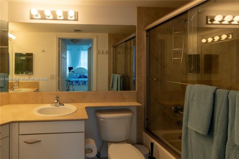 Townhouse in Hallandale Beach, Florida 3 bedrooms, 149.94 sq.m. № 1994938 - photo 9