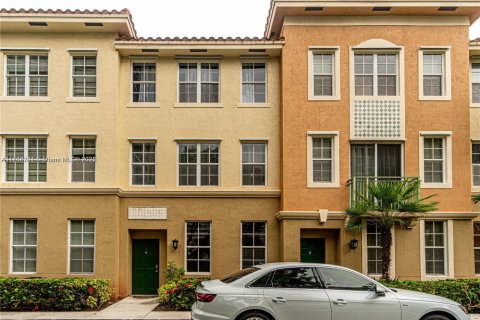 Townhouse in Hallandale Beach, Florida 3 bedrooms, 149.94 sq.m. № 1994938 - photo 12