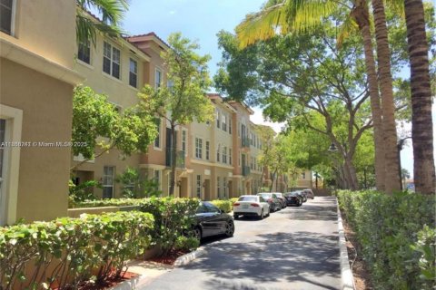 Townhouse in Hallandale Beach, Florida 3 bedrooms, 149.94 sq.m. № 1994938 - photo 13