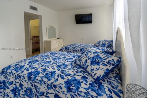 Townhouse in Hallandale Beach, Florida 3 bedrooms, 149.94 sq.m. № 1994938 - photo 6